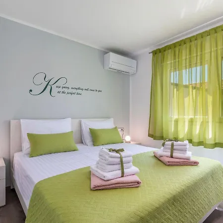 Modern 8 P With A Private Pool, Spacious Garden And Terrace Casa de Férias