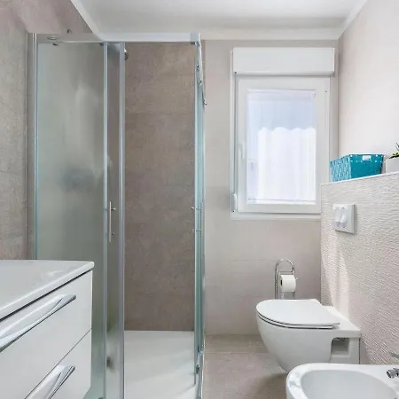 Modern 8 P With A Private Pool, Spacious Garden And Terrace *