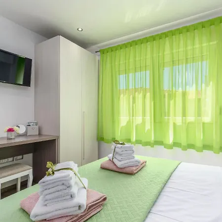 Modern 8 P With A Private Pool, Spacious Garden And Terrace Casa de Férias *