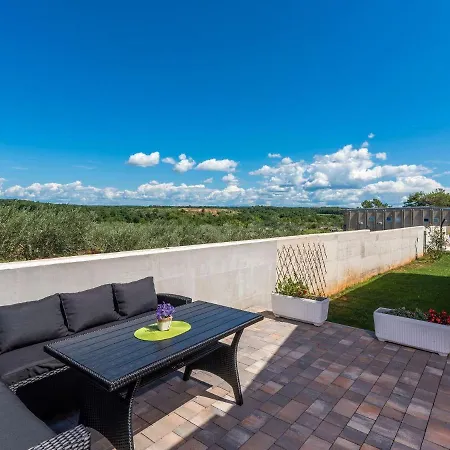 Modern 8 P With A Private Pool, Spacious Garden And Terrace Casa de Férias Novigrad Istria