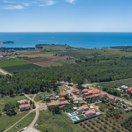 Modern 8 P With A Private Pool, Spacious Garden And Terrace Casa de Férias