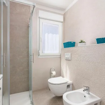 Modern 8 P With A Private Pool, Spacious Garden And Terrace *
