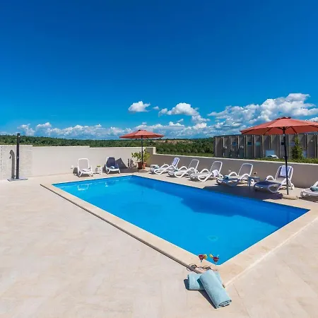 Holiday home Modern 8 P With A Private Pool, Spacious Garden And Terrace *