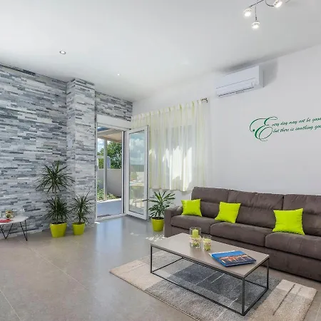 Holiday home Modern 8 P With A Private Pool, Spacious Garden And Terrace