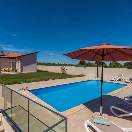 Modern 8 P With A Private Pool, Spacious Garden And Terrace Novigrad (Istria)