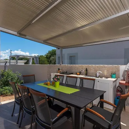 Modern 8 P With A Private Pool, Spacious Garden And Terrace Holiday home
