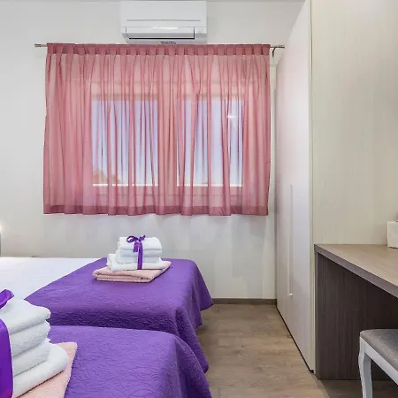Modern 8 P With A Private Pool, Spacious Garden And Terrace *