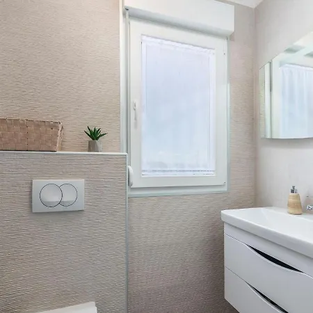 Modern 8 P With A Private Pool, Spacious Garden And Terrace Holiday home *